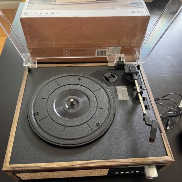 Victrola 3-1 record player EUC - Picture 8 of 8